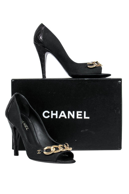Industriel filosofisk vegne Chanel - Black Quilted Peep Toe Pumps w/ Chainlink Design Sz 8.5 – Current  Boutique