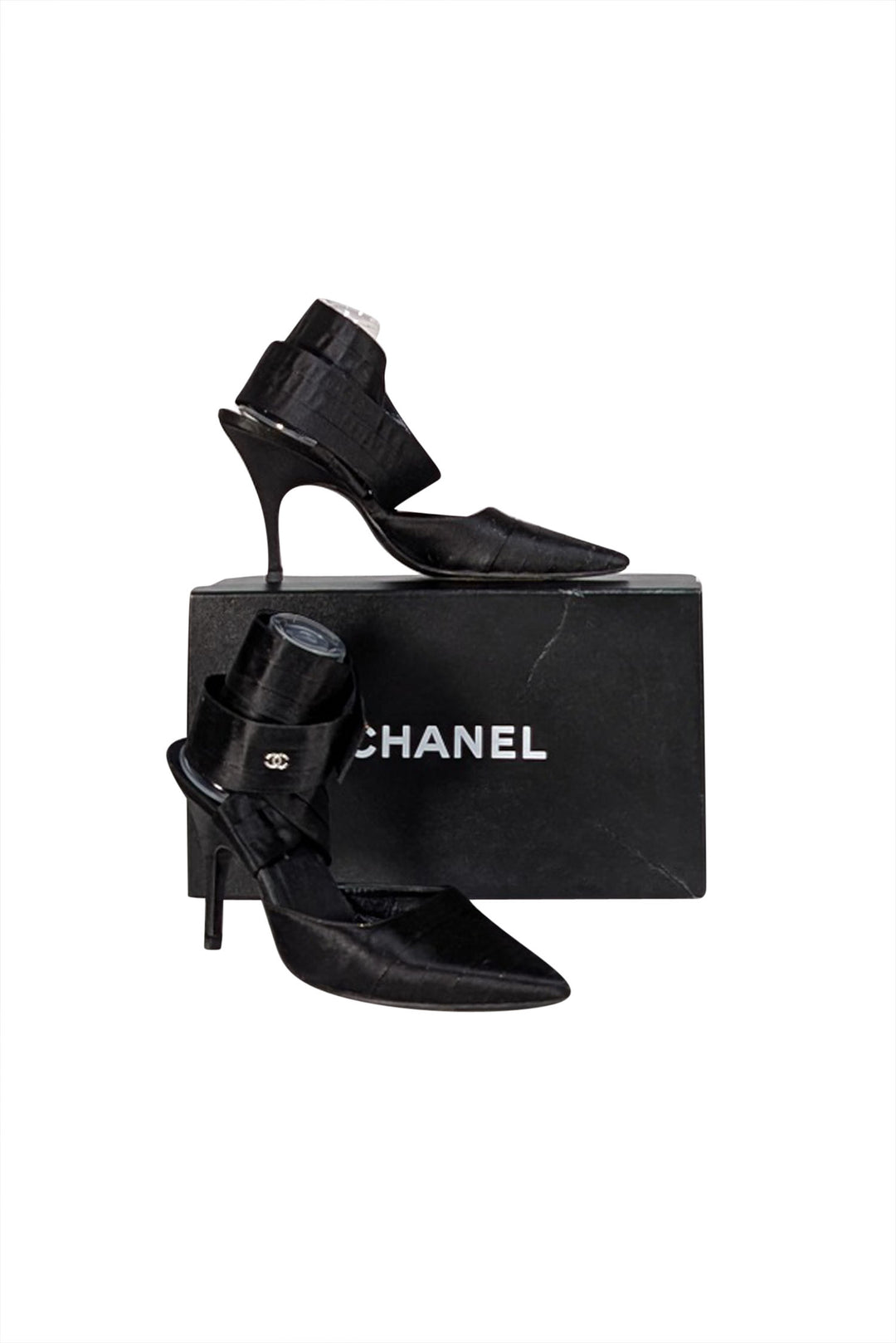 靴 CHANEL BLACK ANKLE STRAP WRAP HEELS Chanel - Black Satin Wrap Around Strappy Heels Sz 9 | Current Boutique