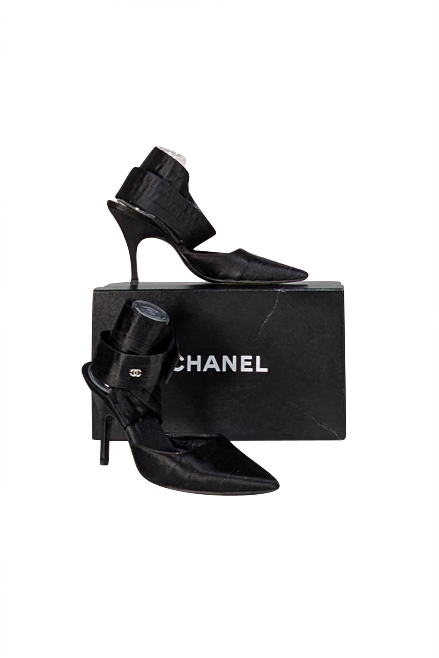 靴 CHANEL BLACK ANKLE STRAP WRAP HEELS CB13999-75_view1_1500x.jpg?v=