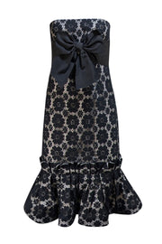 Caroline Herrera - Black & White Lace Strapless Sheath Dress Sz 4 - Current Boutique