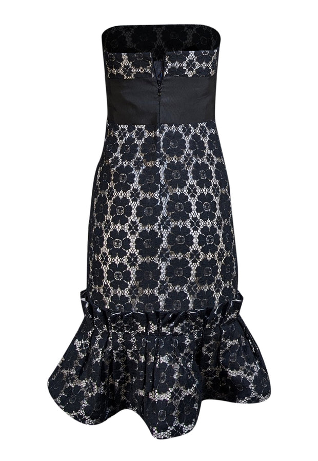 Caroline Herrera - Black & White Lace Strapless Sheath Dress Sz 4 - Current Boutique