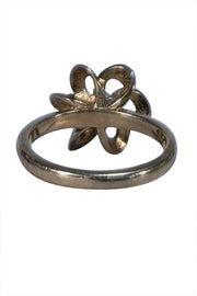 No Label - 14K Gold Flower Ring w/ Center Stone Sz 4