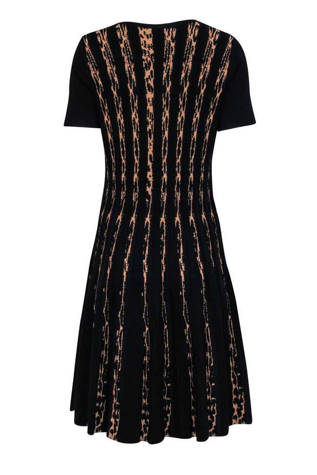 Current Boutique-Carmen Marc Valvo - Tan & Black Short Sleeve Ribbed Knit V-Neck Dress Sz M