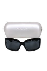 Current Boutique-Chanel - Black Square w/ White "CC Logo Sunglasses