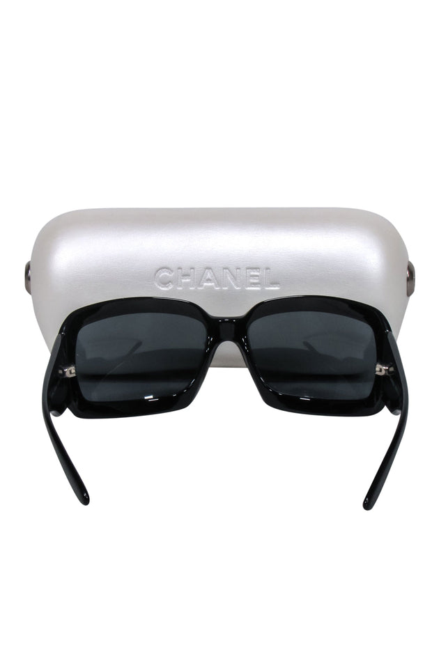 Current Boutique-Chanel - Black Square w/ White "CC Logo Sunglasses
