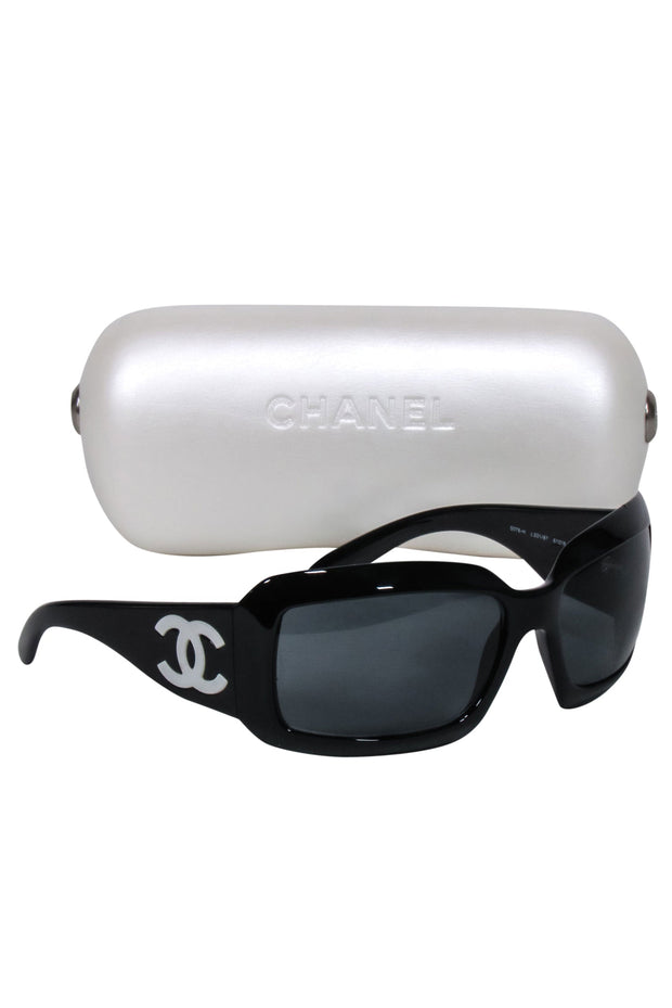 Chanel - Black Square w/ White CC Logo Sunglasses – Current Boutique
