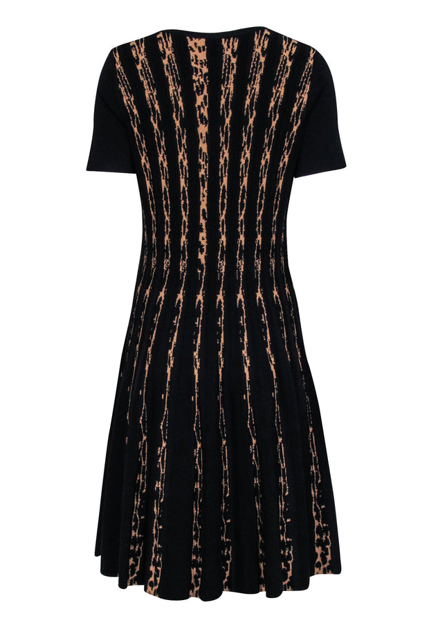 Carmen Marc Valvo - Tan & Black Short Sleeve Ribbed Knit V-Neck Dress Sz M Carmen Marc Valvo - Tan & Black Short Sleeve Ribbed Knit V-Neck Dress Sz M