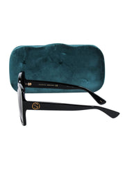 Current Boutique-Gucci - Black Large Sunglasses w/ Logo Side Detail