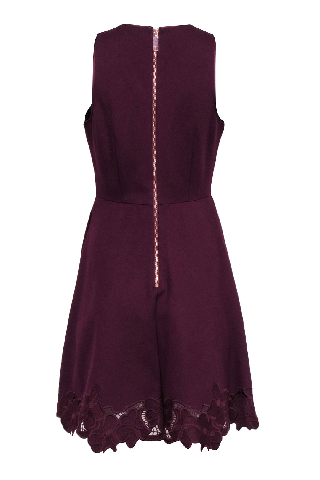 Ted Baker - Burgundy Sleeveless Cocktail Dress w/ Floral Embroidery De Ted Baker - Burgundy Sleeveless Cocktail Dress w/ Floral Embroidery De
