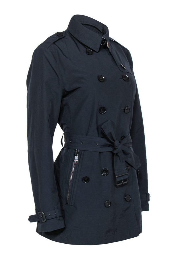 Current Boutique-Burberry - Navy Double Breasted Button-Up Short Trench Coat w/ Tartan Lining Sz 10