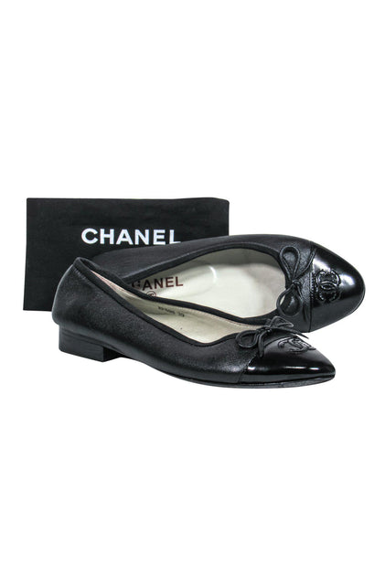 Chanel 23P White Black CC Coco Logo Cap Toe Bow Tie Ballet Ballerina Flat 39