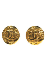 Current Boutique-Chanel - Large Gold-Toned Hammered Logo Clip-On Earrings