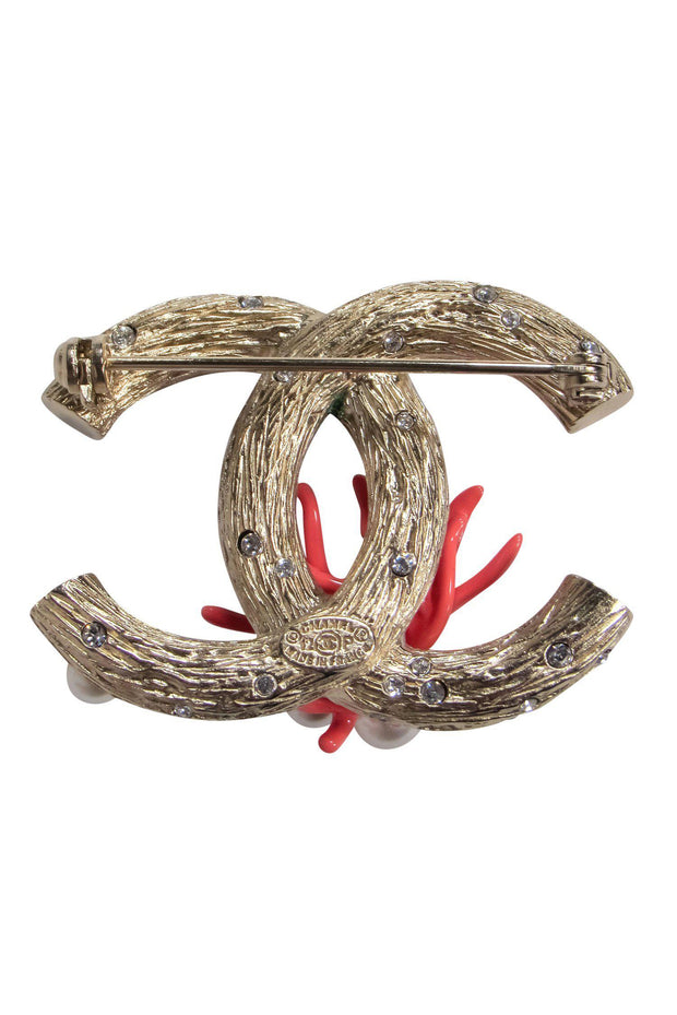 Current Boutique-Chanel - Textured Gold "CC" Logo Brooch w/ Coral & Pearl Design