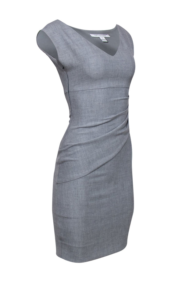 Current Boutique-Diane von Furstenberg - Gray Gathered-Side V-Neck Sheath Dress Sz 0