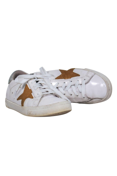 Current Boutique-Golden Goose - White Lace-Up Distressed “Superstar” Sneakers w/ Gold Star Design Sz 6
