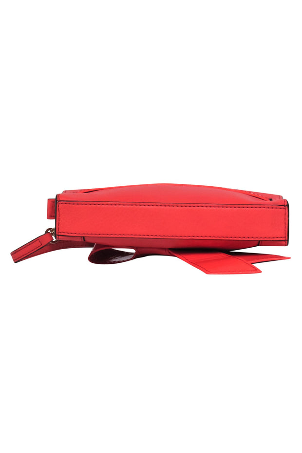 Current Boutique-Kate Spade - Hot Pink Pebbled Leather Convertible Mini Baguette w/ Patent Leather Bow