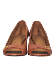 Current Boutique-Tory Burch - Brown Leather Open-Toe Wedges w/ Gold Logo Sz 6