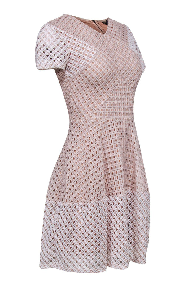 BCBG Max Azria - Nude & White Short Sleeve Lace Eyelet Mini Dress Sz X BCBG Max Azria - Nude & White Short Sleeve Lace Eyelet Mini Dress Sz X