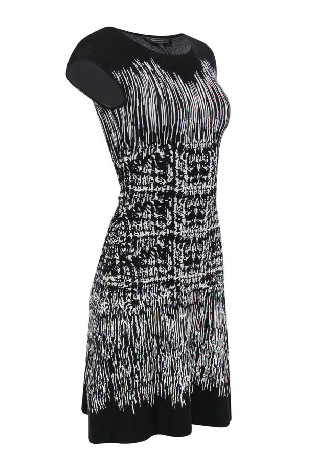 BCBG Max Azria - Black & White Striped Knit Dress Sz XXS BCBG Max Azria - Black & White Striped Knit Dress Sz XXS