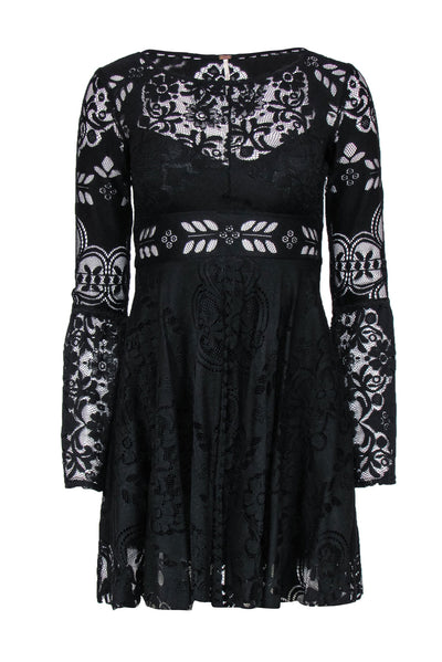 Free People - Black Lace Bell Sleeve Fit & Flare Dress Sz 0 Free People - Black Lace Bell Sleeve Fit & Flare Dress Sz 0