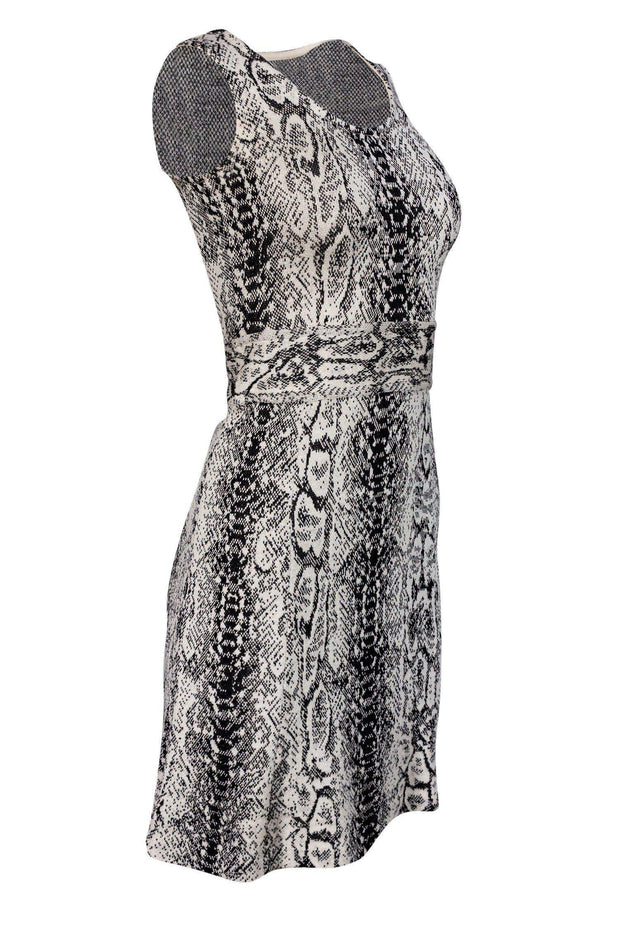 St. John - Beige & Black Snakeskin Knit Fit & Flare Dress Sz 2 St. John - Beige & Black Snakeskin Knit Fit & Flare Dress Sz 2